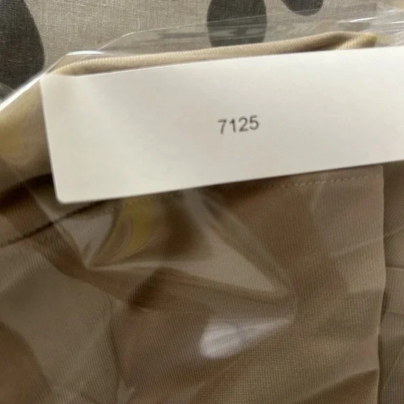 Lululemon Shorts 34 Mens Commission Slim Beige Tofino Sand 9" Inseam Chino - Picture 8 of 8